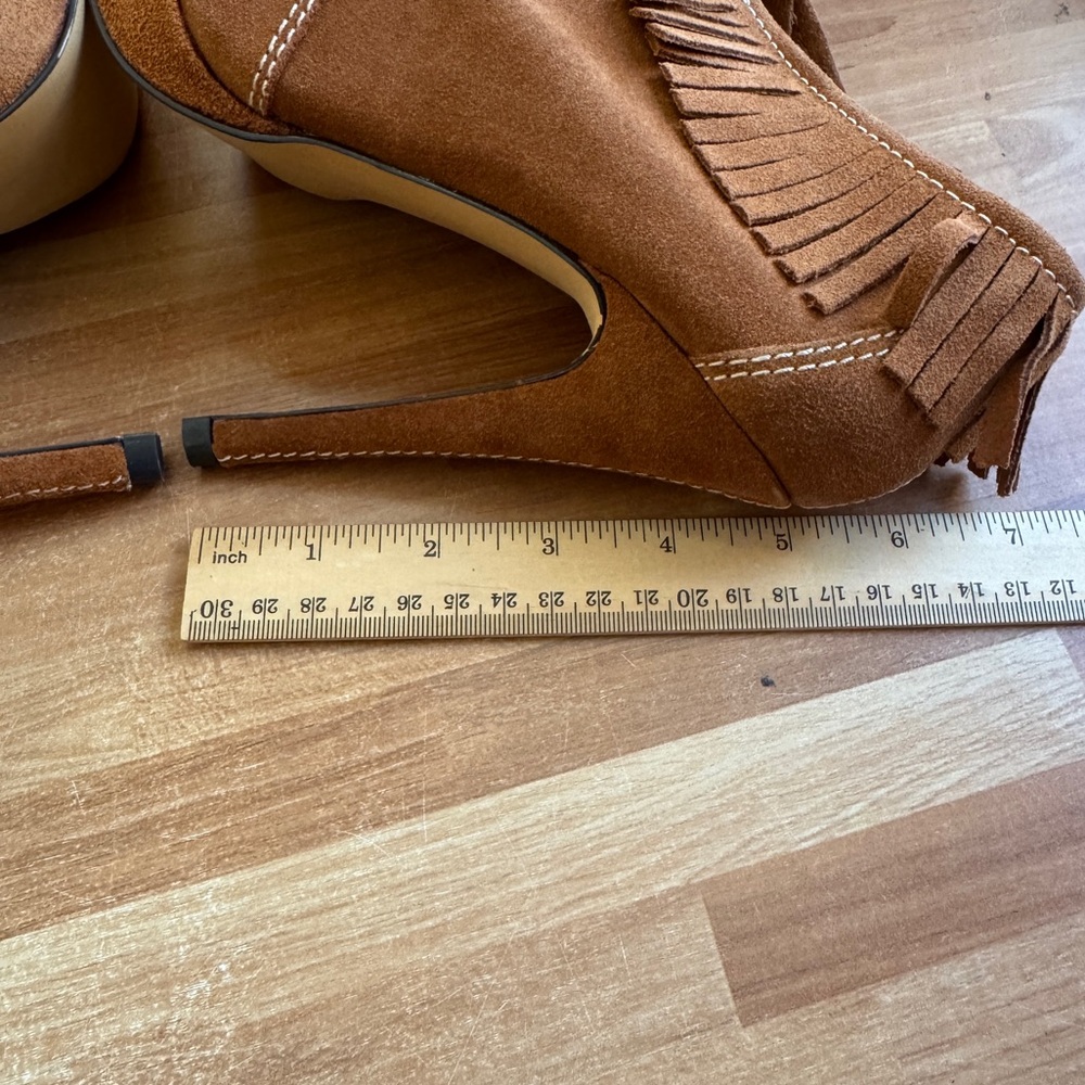 Charles by Charles David Suede Fringe Stiletto Heel Booties. Size 8 - Picture 8 of 12